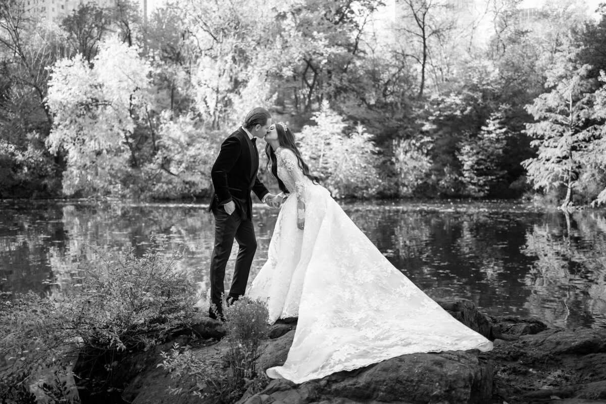 bride and groom at central park