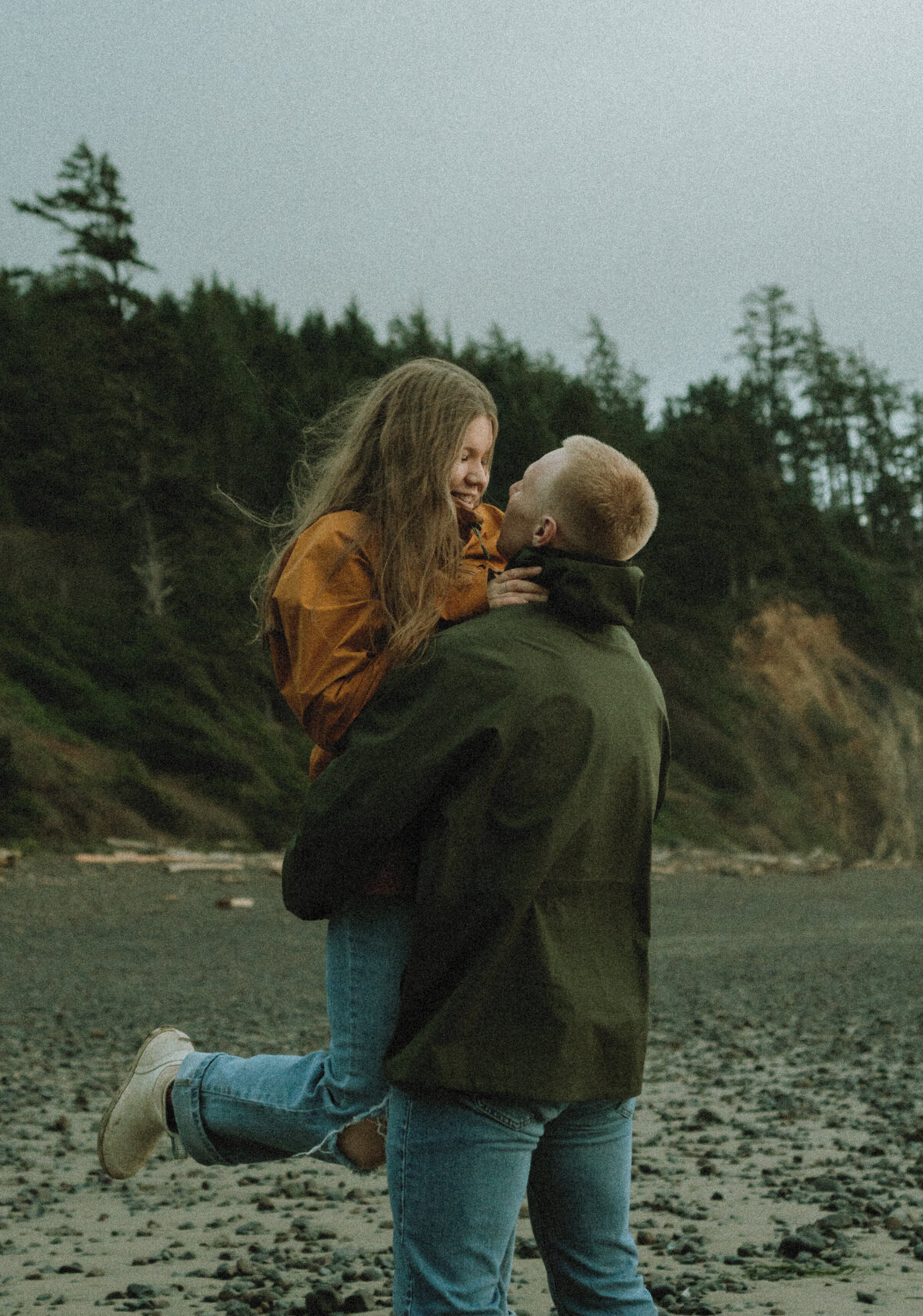 Oregon Coast Couples - lizarrietaphotography-68
