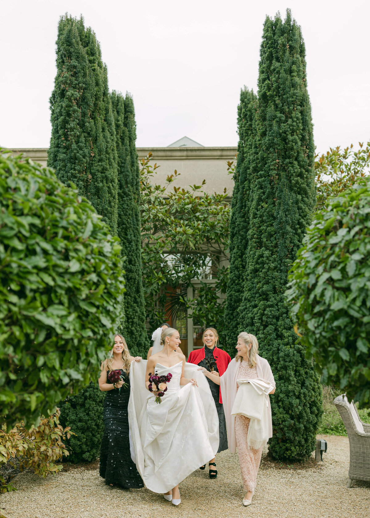 chloe-lowe-wedding-euridge-manor-cotswolds-gardens-bridal-party