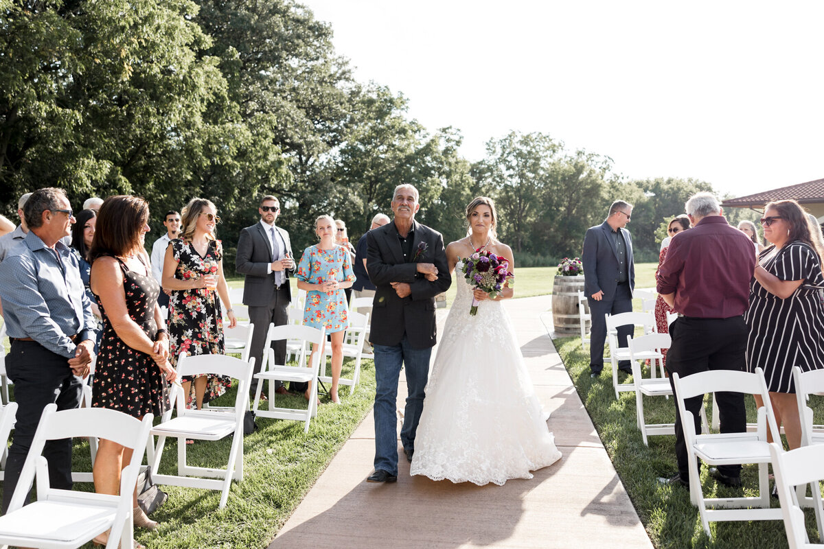Summer-Wedding-DC-Estate-Winery-Beloit-Illinois-Meg-Dunn-Photography-48