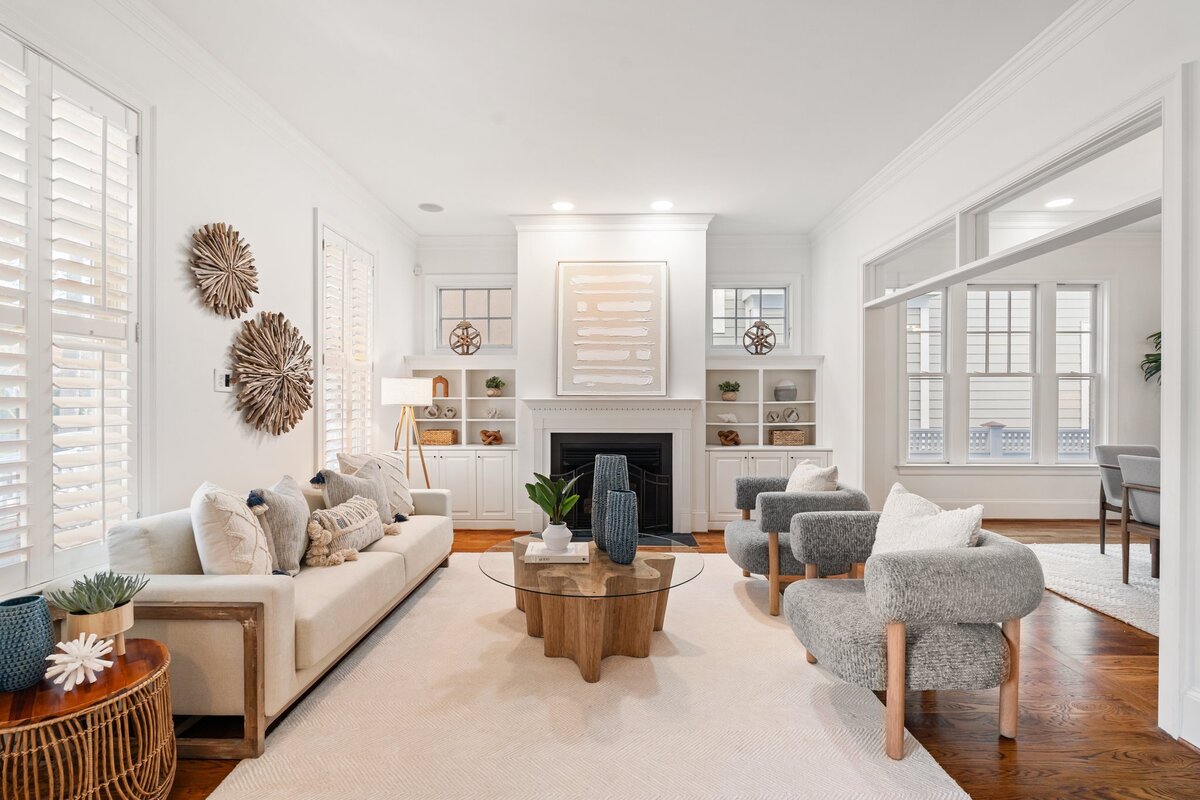 Pre-listing home staging consultation setup
