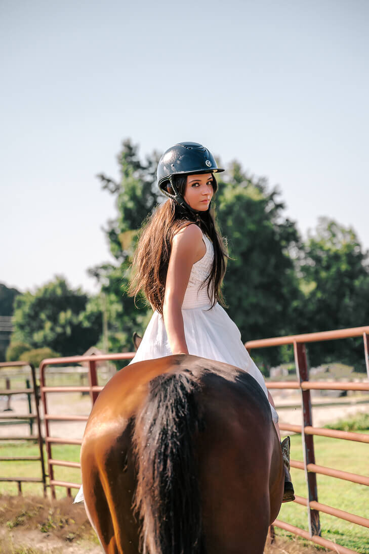 senior-session-with-horse-14