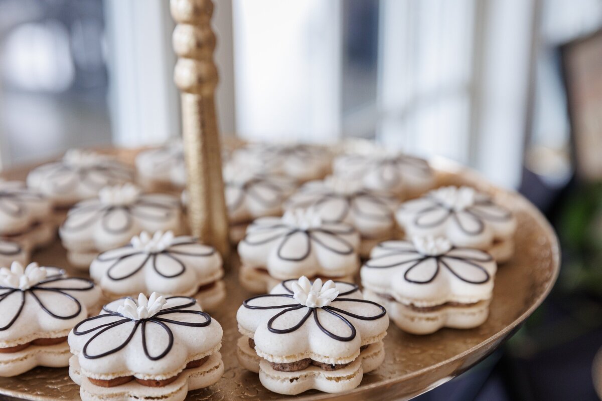 custom-wedding-cookies
