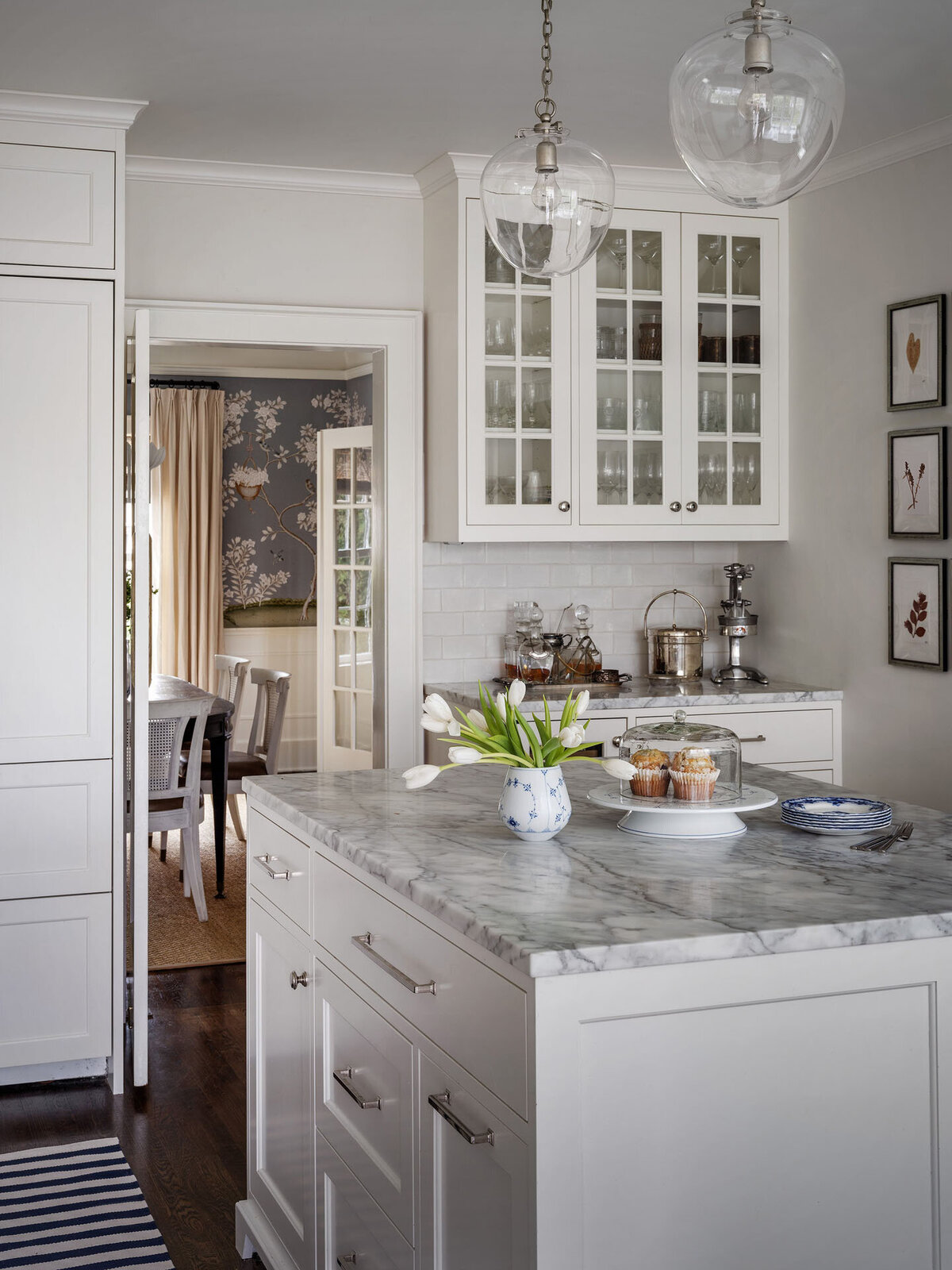11-classic-white-kitchen-blue-white-stripe-paris-counter-stool