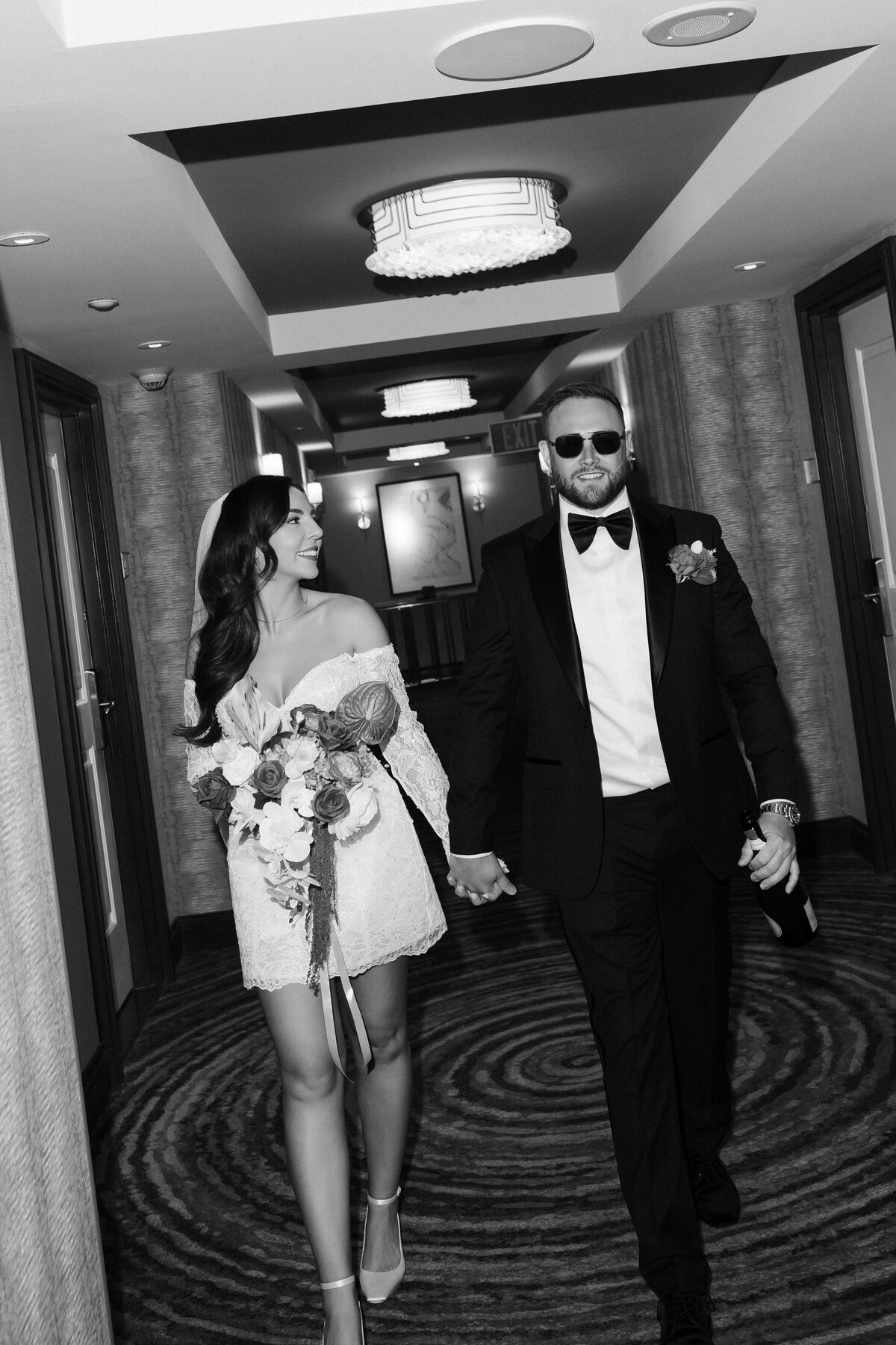38riskyexposure_hannah-rory_las-vegas-elopement-photography