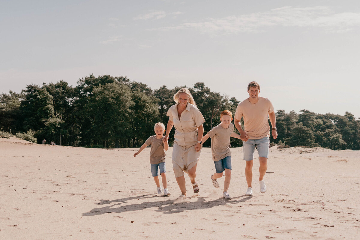 liefdevolle-gezinsfotografie-laren-duinen-leukfotografie (10 van 114)
