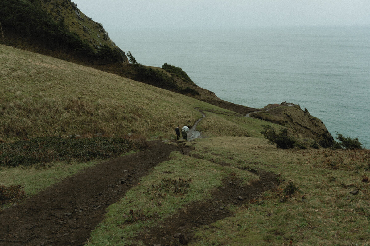 elopement oregon cliff - lizarrietaphotography-102