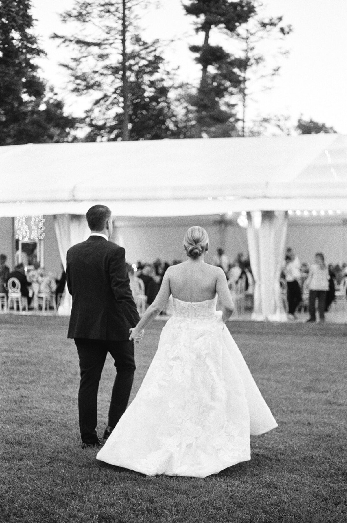 Grace-Brown-Photography-Bellevue-Hall-Tented-Wedding_072