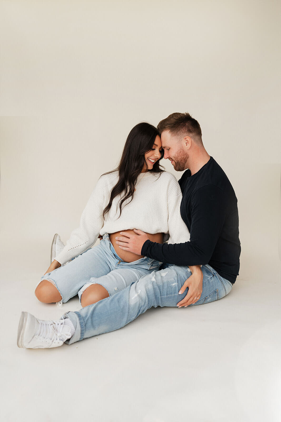 Husband-and-wife-maternity-session-Las-Vegas