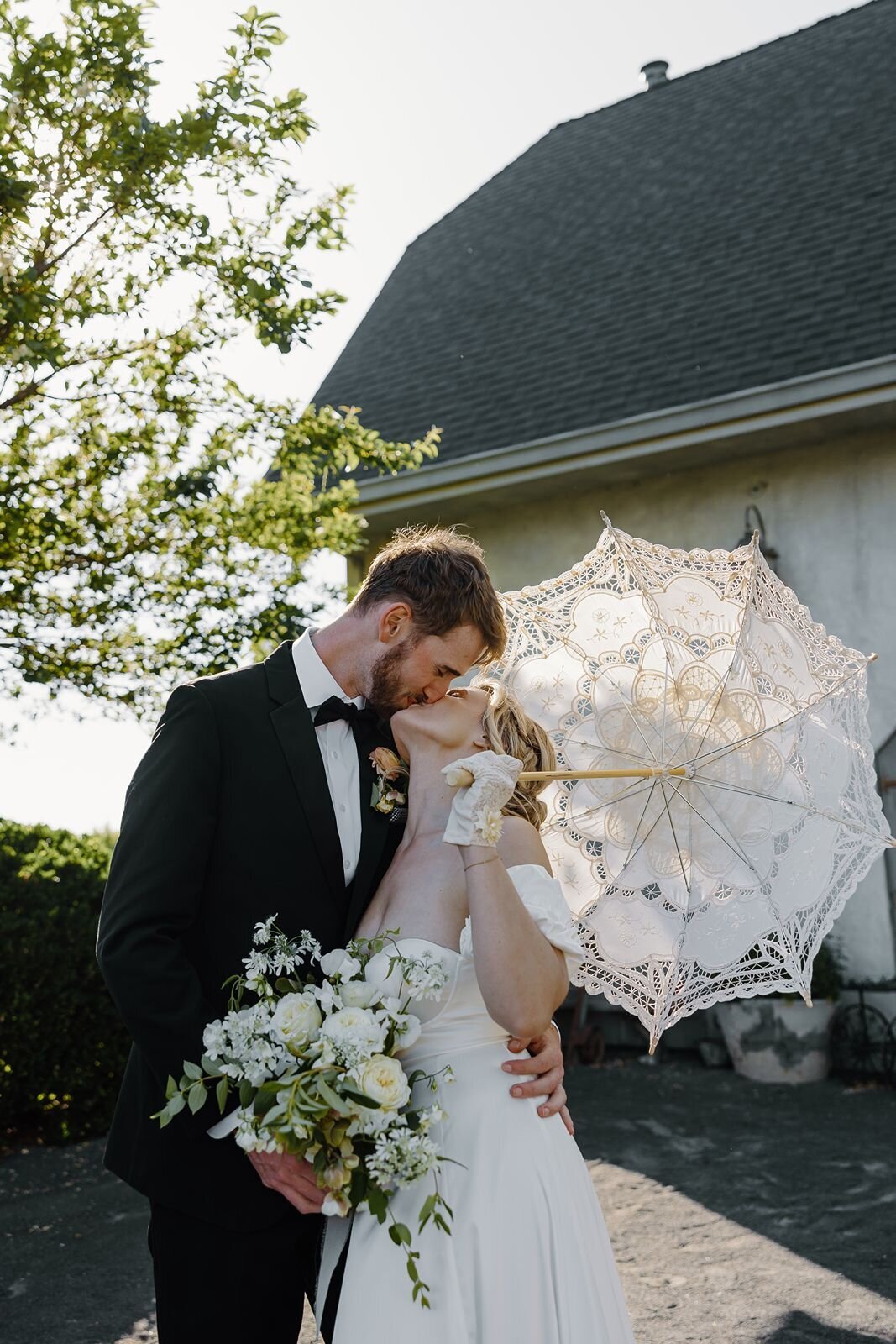 bridgerton-inspired-couple