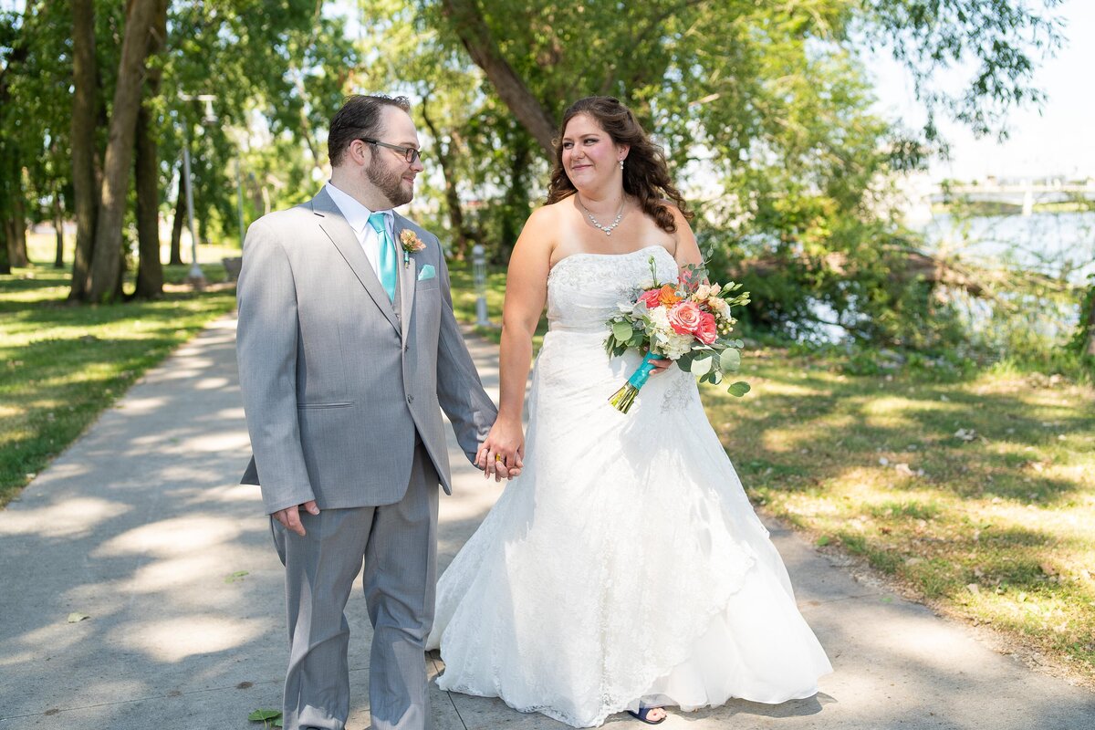 Oshkosh-Wisconsin-Wedding-Photographer08