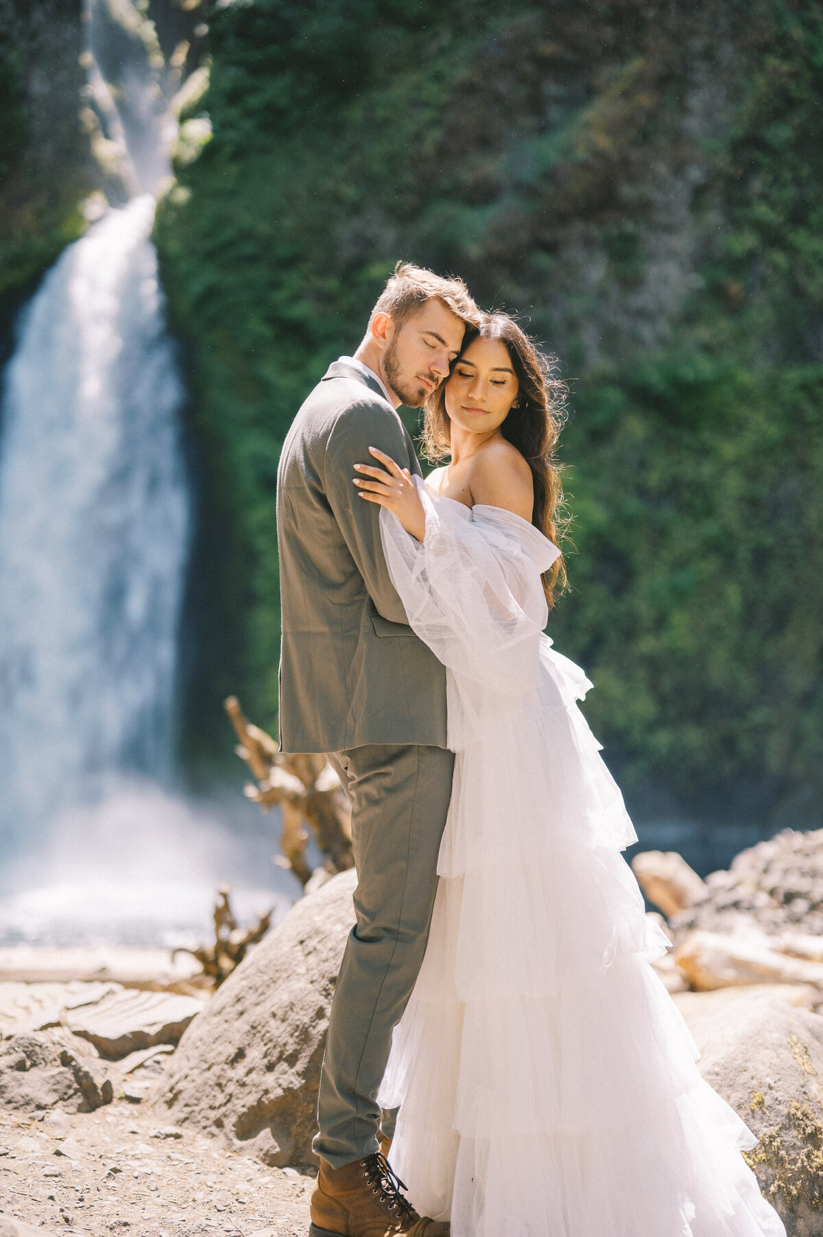 wahclella-falls-oregon-elopement-11