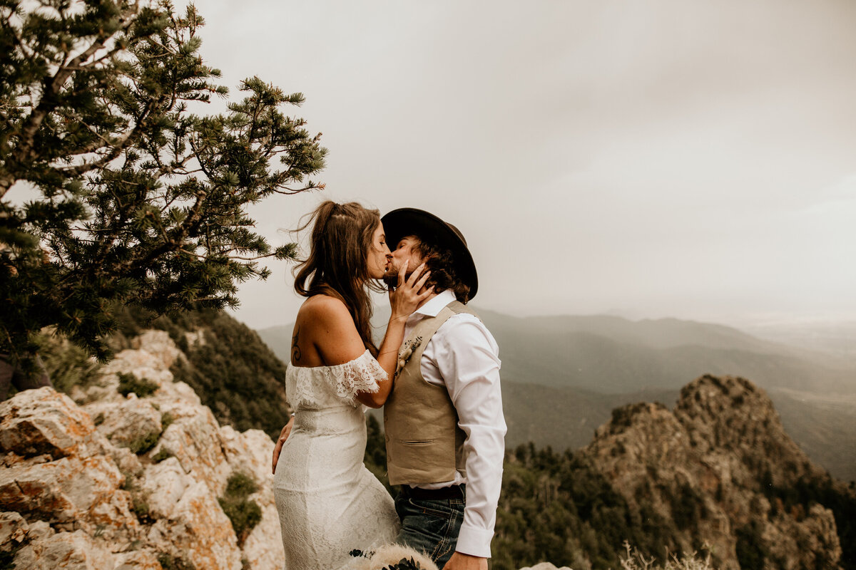 newlyweds at the sandia peak in Albuquerque