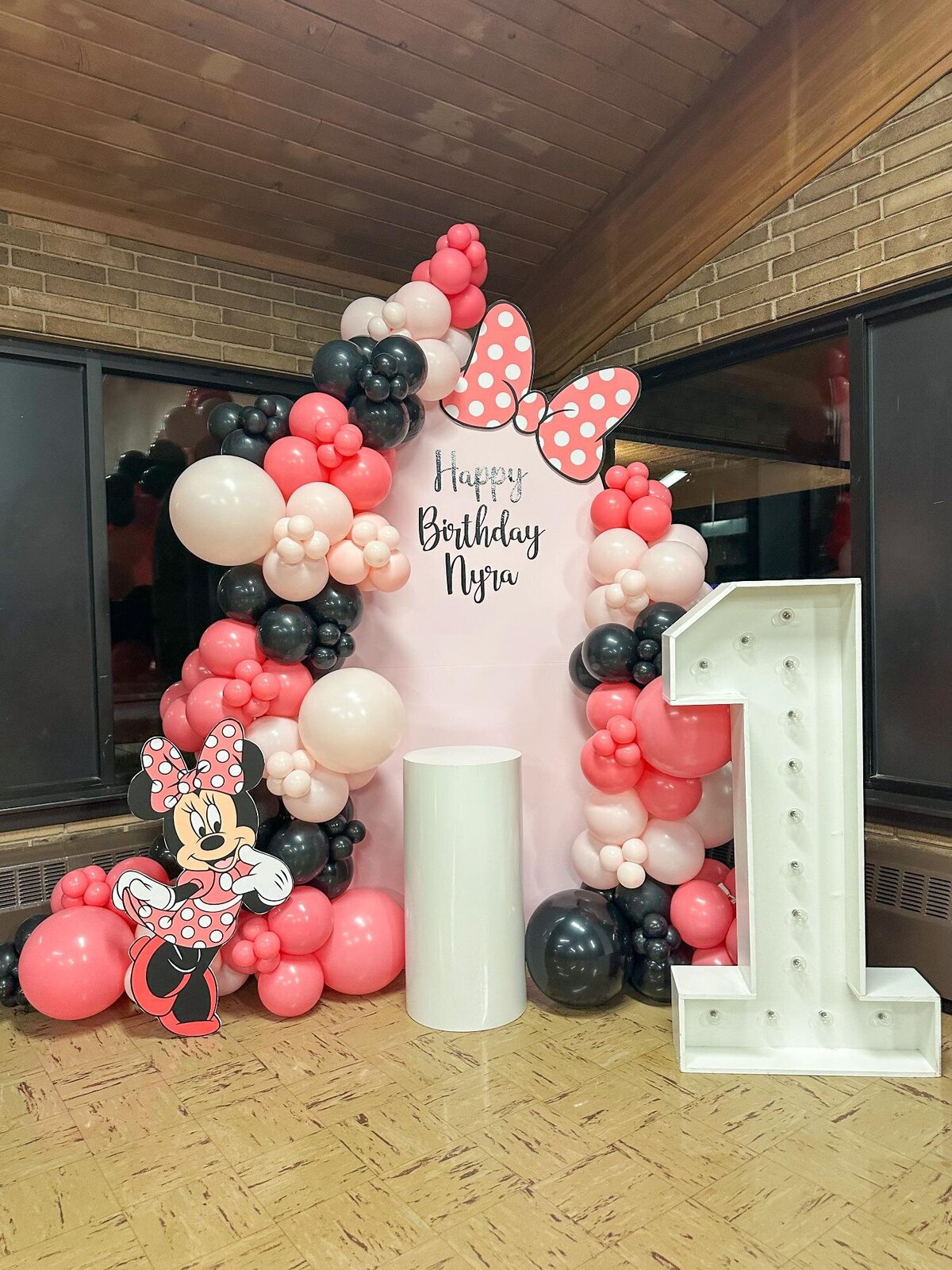 minnie mouse party decor 1st birthday Chicago