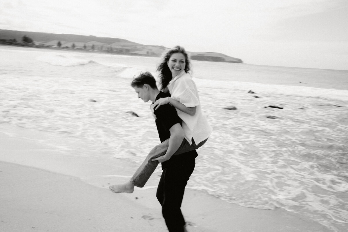 2022-09-13-Joanna + Hamish Beach Couple Session Gerringong Daisy + Pine-034