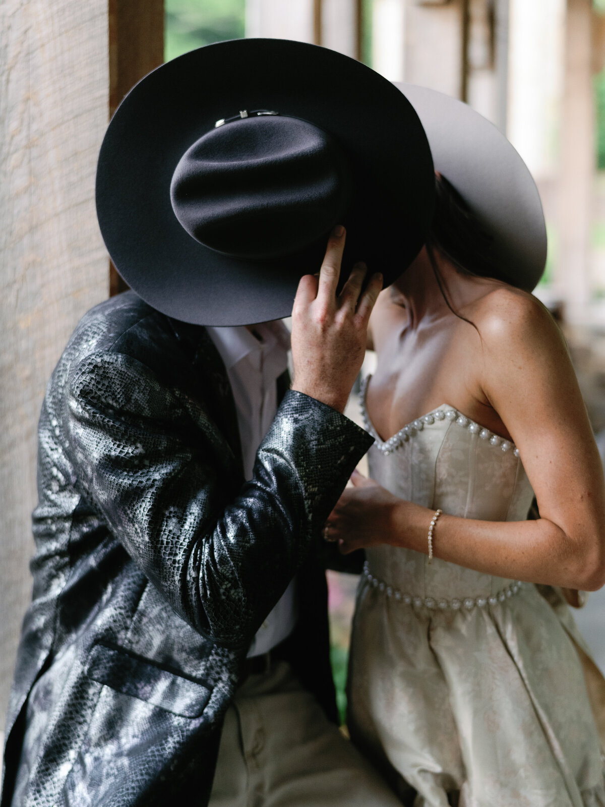 064-refined-western-inspired-aspen-wedding-welcome-0001