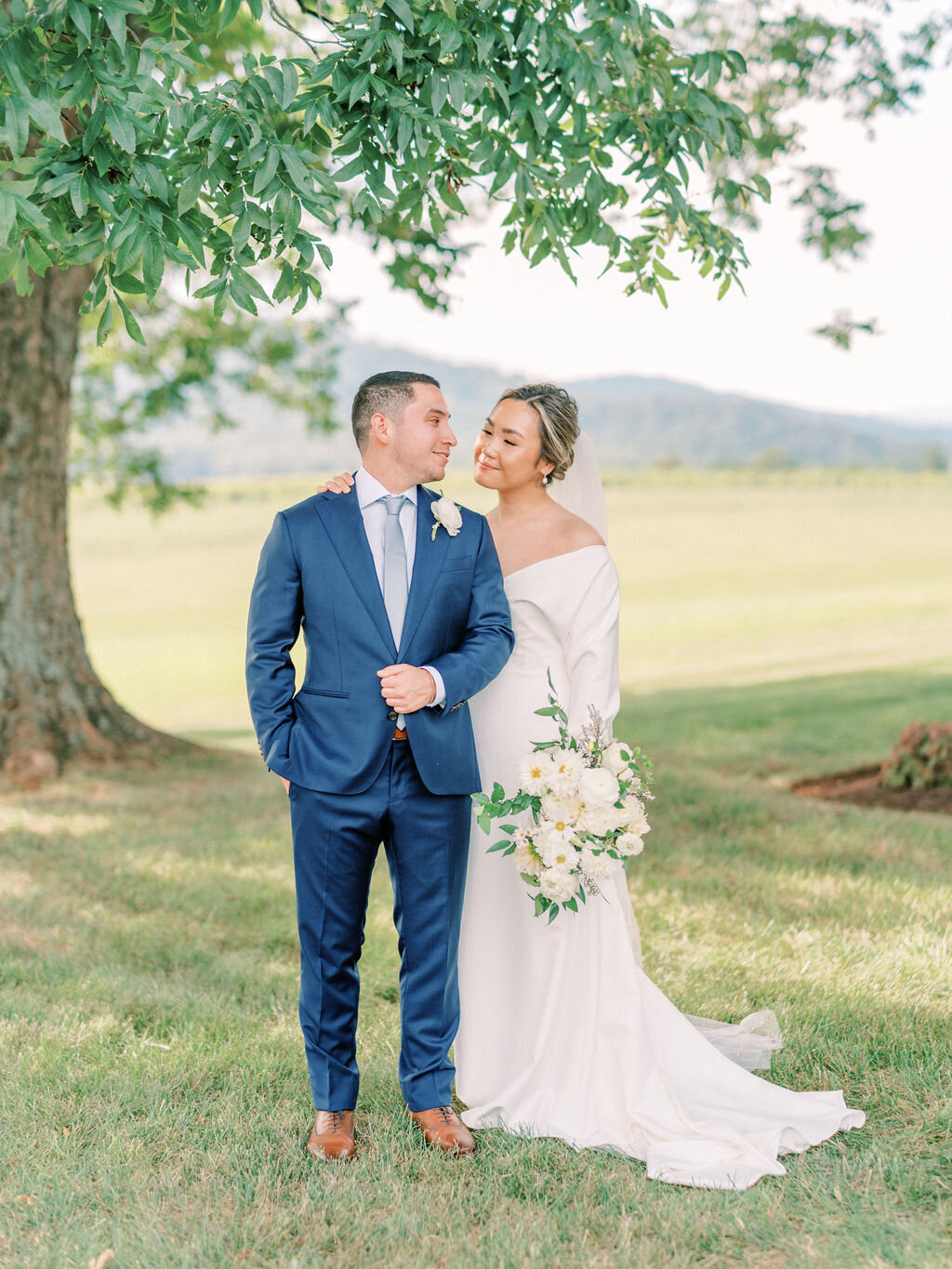 Leslie&Ricardo_EarlyMountainVineyardWedding_SneakPeek-50