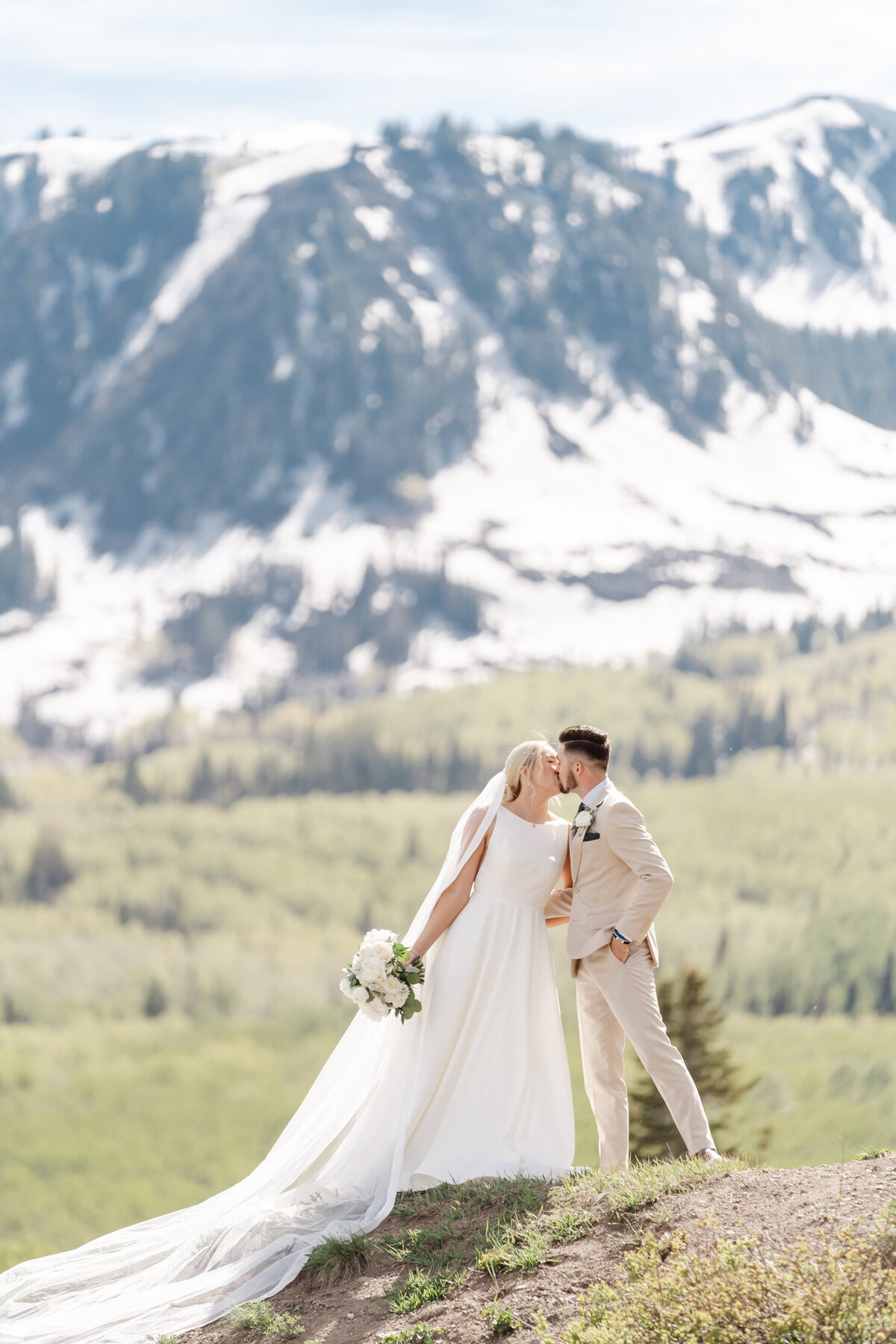 montage-summer-park-city-catholic-wedding-pepper-nix-loganwalkerphoto-419L-1279