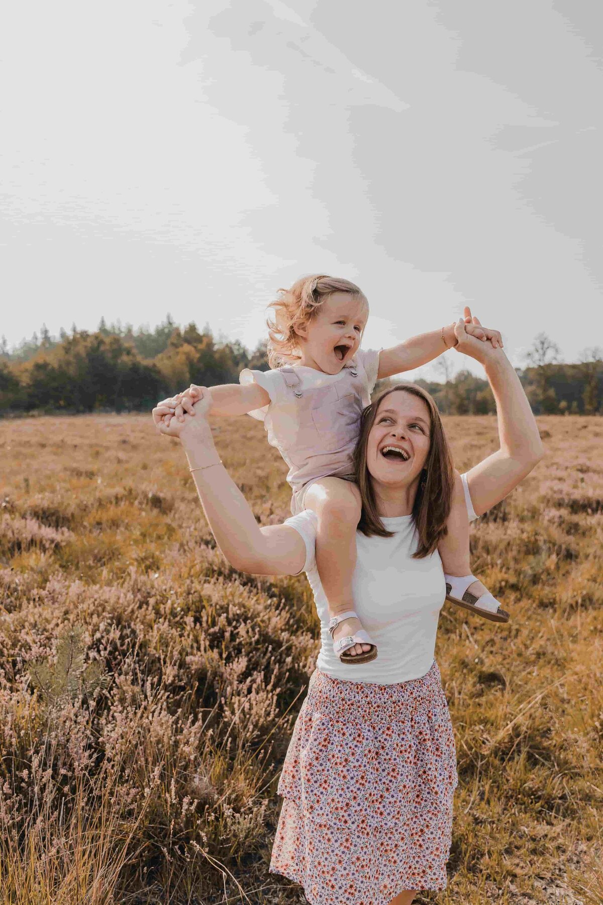 mama en dochter aan het spelen