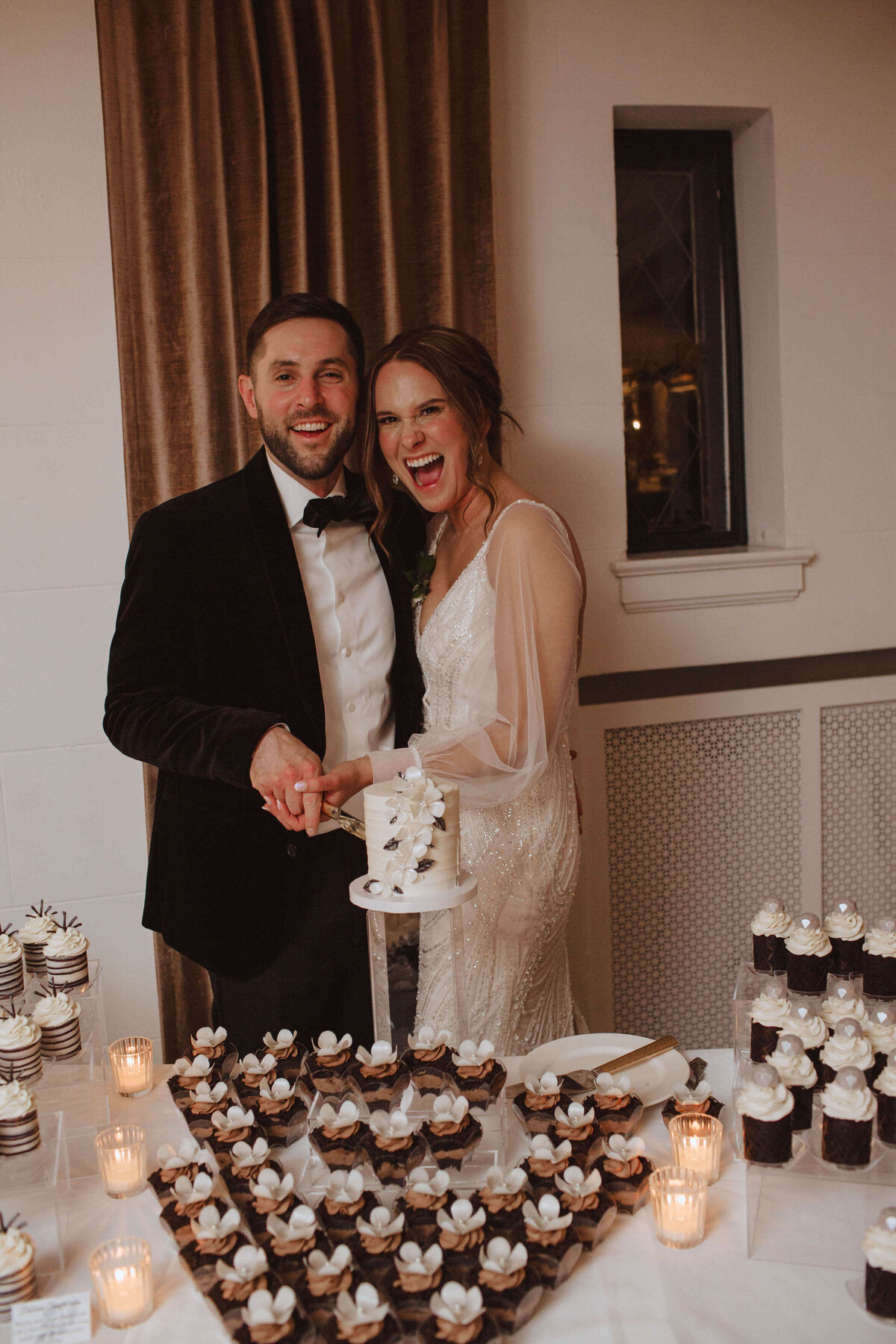 oshkosh-the-howard-nye-wedding-nikki-n-photography-562