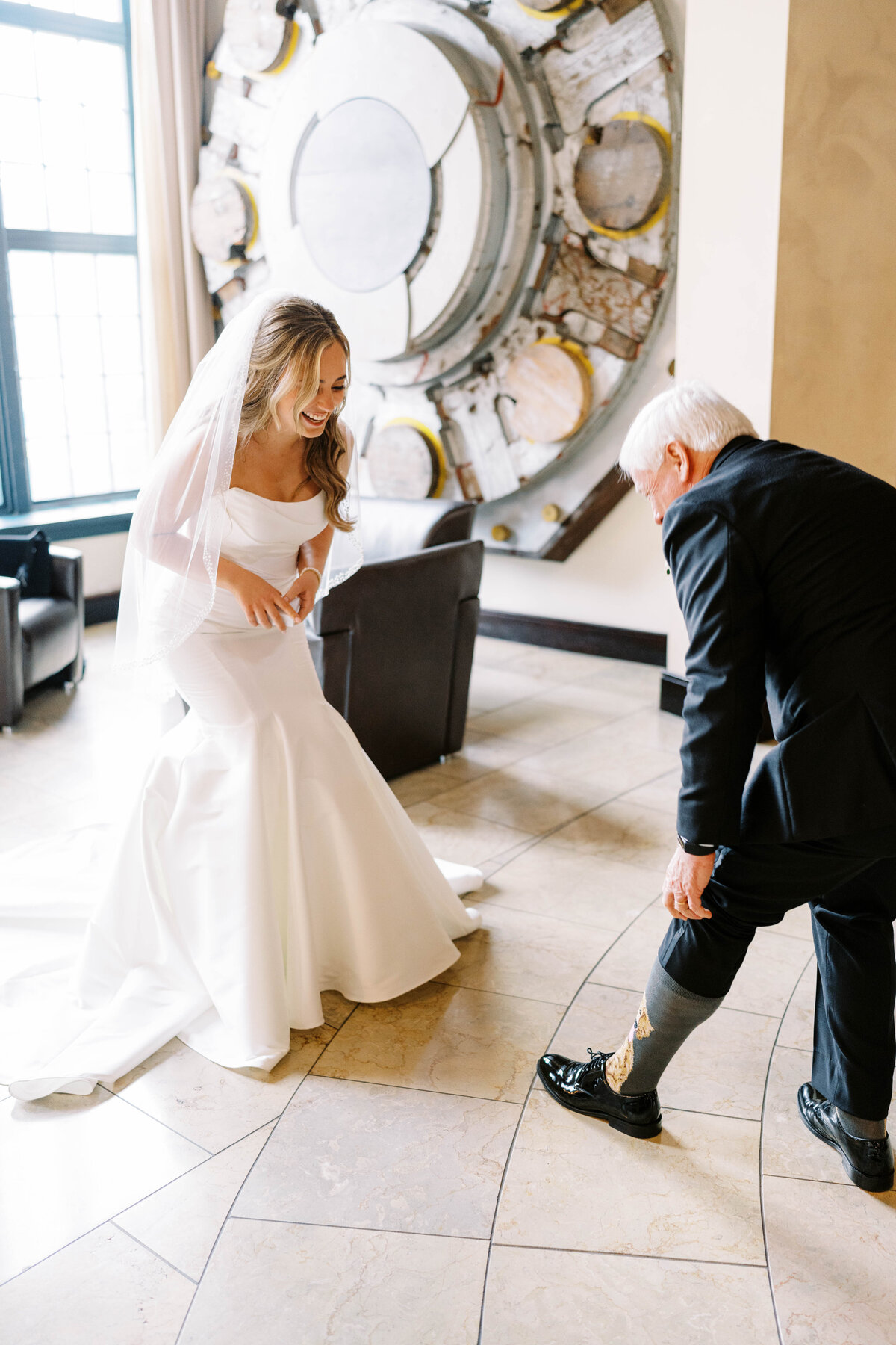 Phoenixville-Foundry-Romantic-Fall-Wedding-Photographer-Bride-Getting-Ready_17