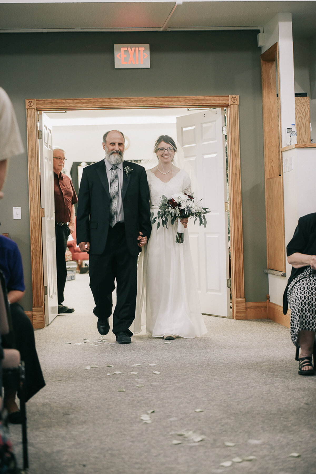 wedding ceremony | Iowa wedding photographer | Iowa Photographer | Playlife | Cedar Rapids | Iowa City | Kalona | Alaynna Ann Schwartz-50