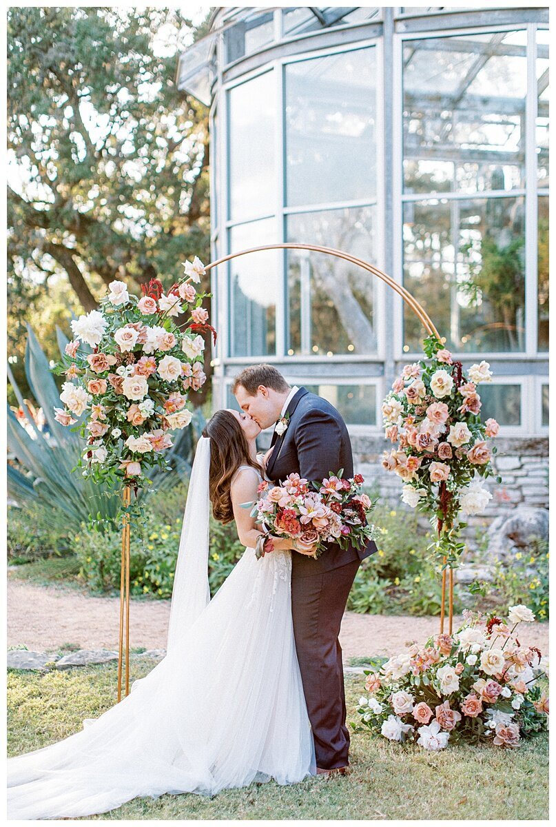 Greenhouse-at-Driftwood-Wedding_Austin-Wedding-Photographers_0003
