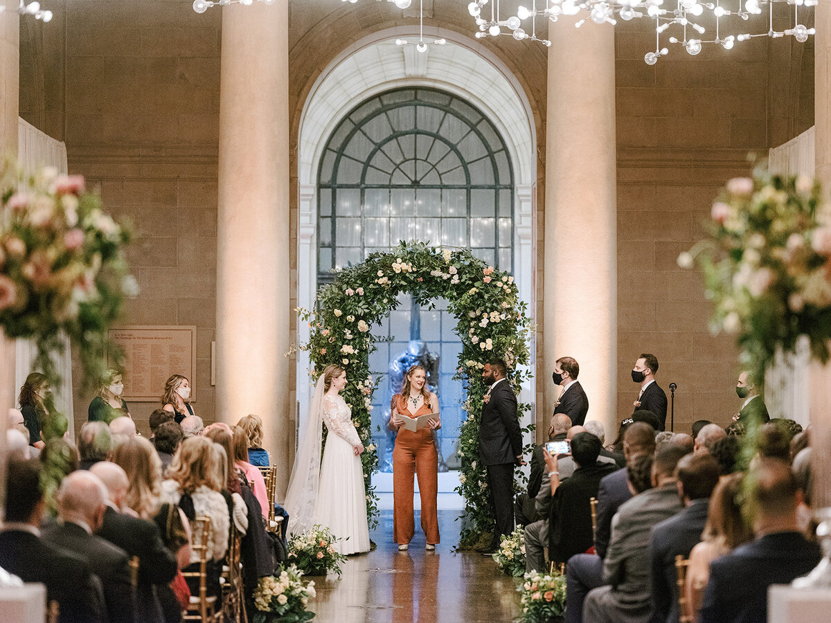 baltimore museum of art wedding ceremony with sophie felts florals