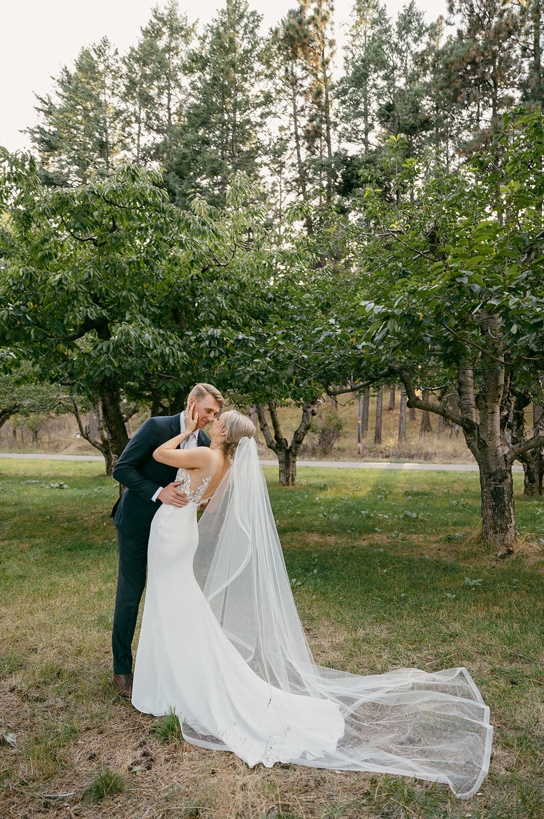 presley-gray-photo-whitefish-montana-luxury-wedding-4326