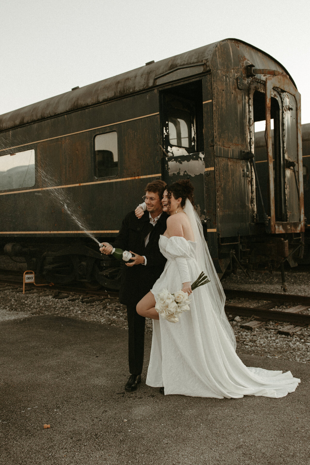 european-train-runaway-bride-elopement-rome-italy-romantic-film-127