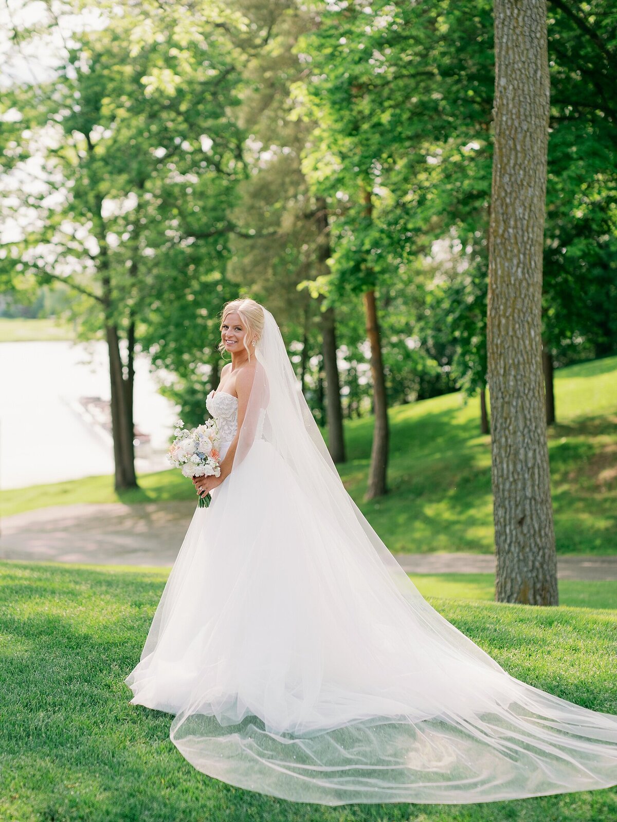 Oak-pointe-country-club-wedding_1374