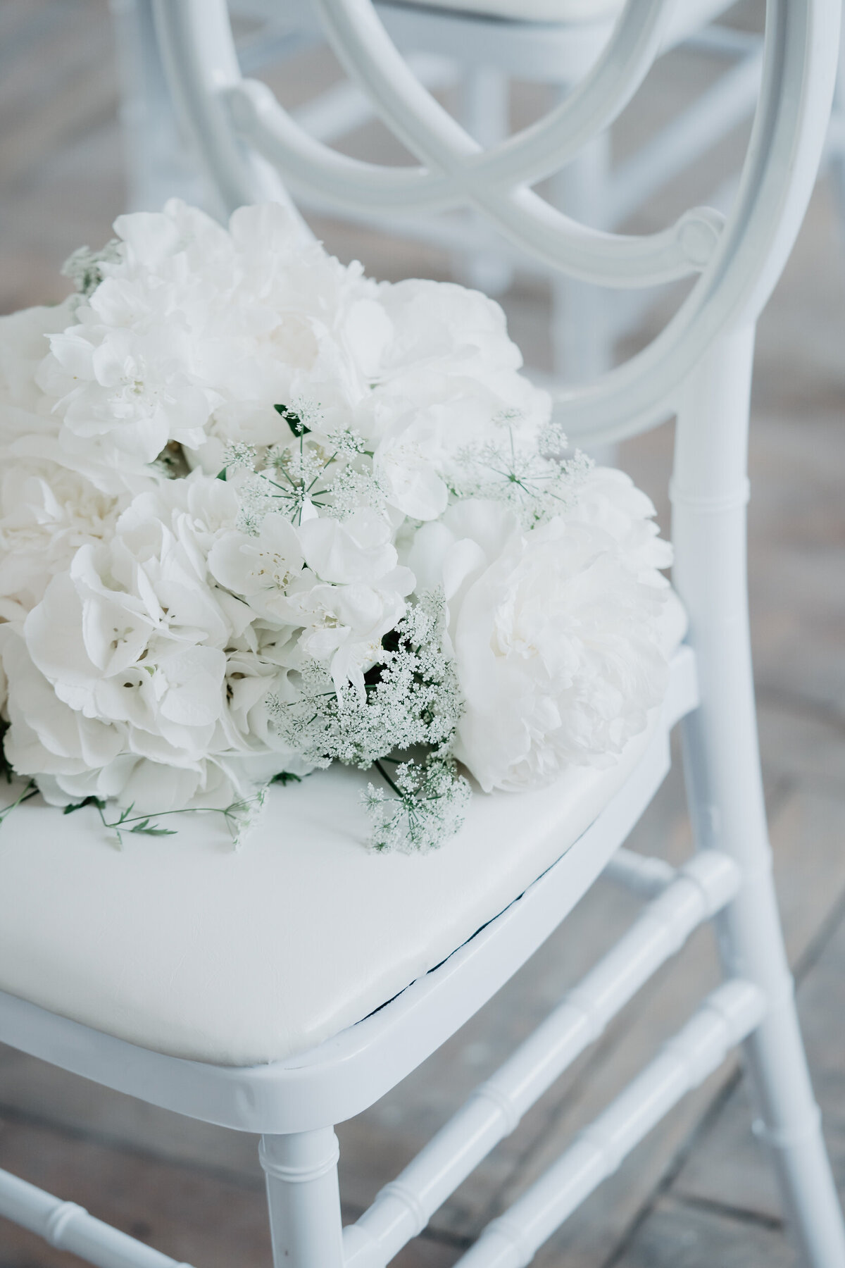 wedding inspiration "Poetry of clouds" at Schloss Virnsberg - by wedding photographer SELENE ADORES-262