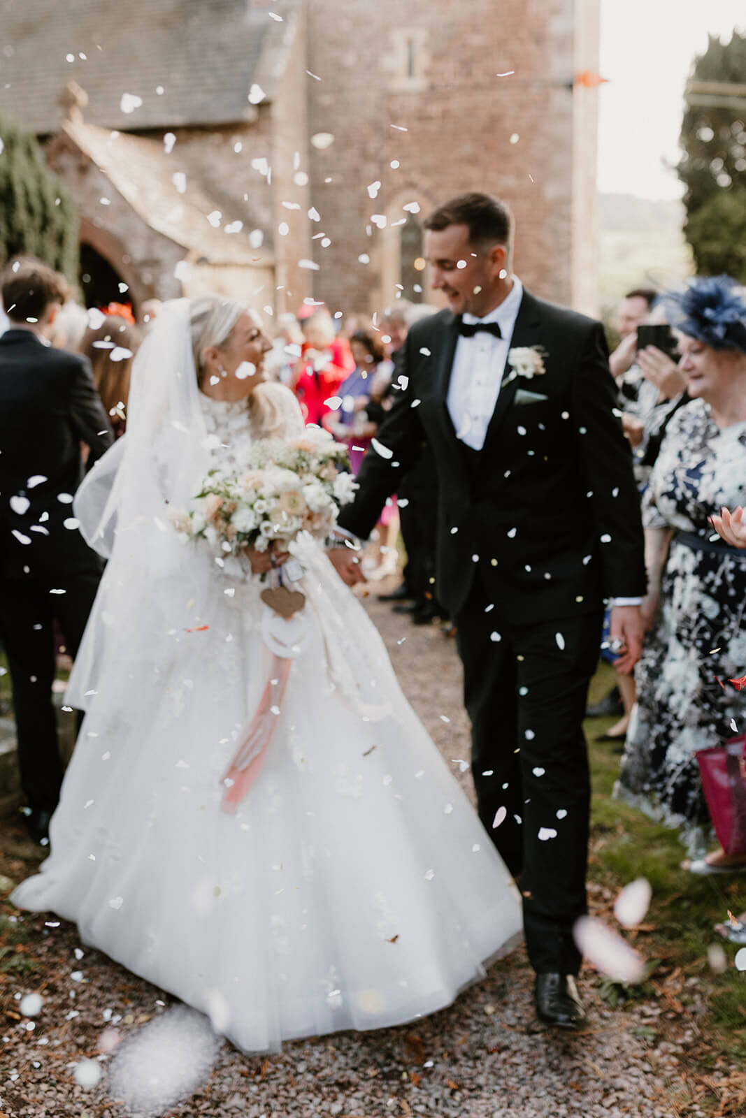 Issy-and-Bella-Floral-Design-Wedding-Florist-Herefordshire-Sant-Ffraed-House12