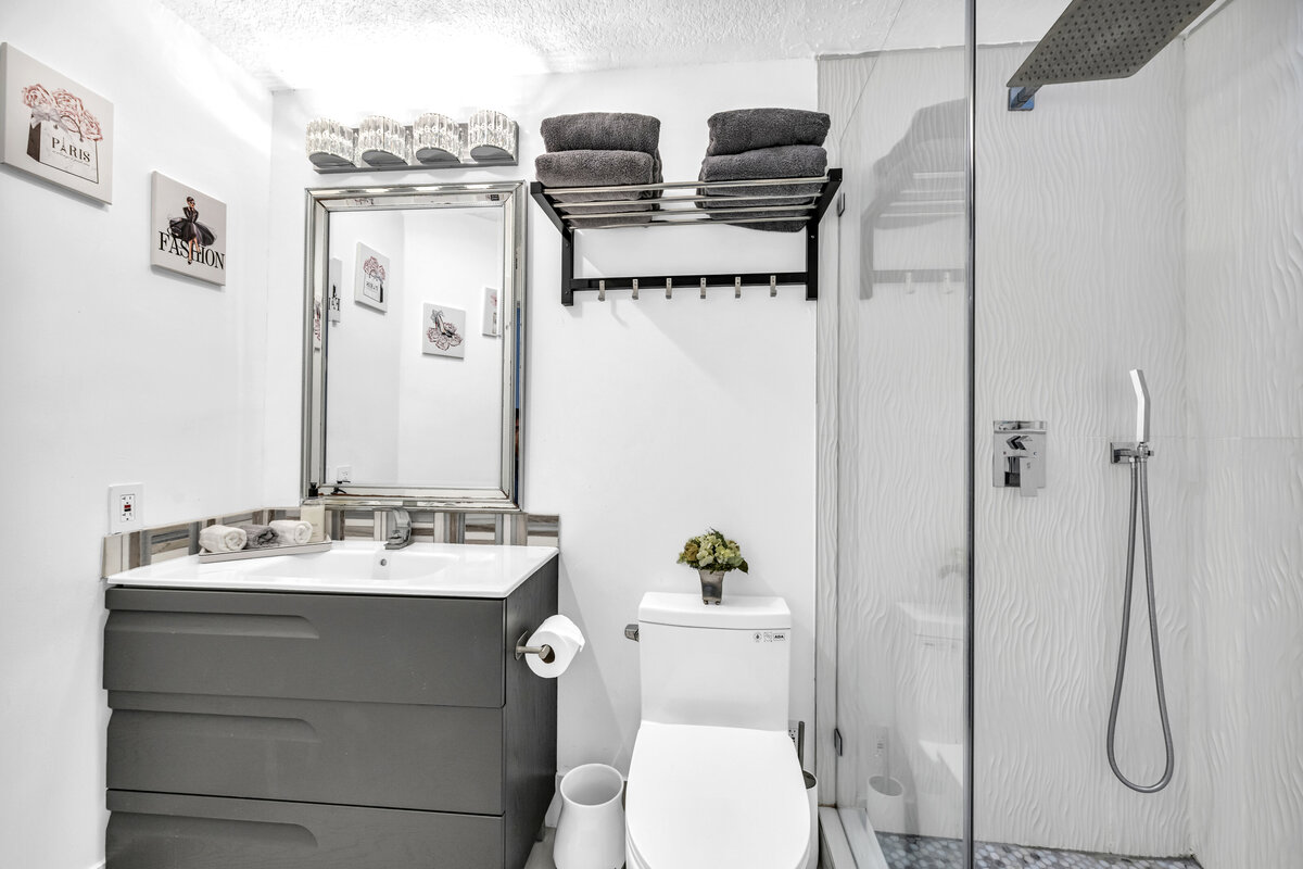 Bathroom 3 (2)