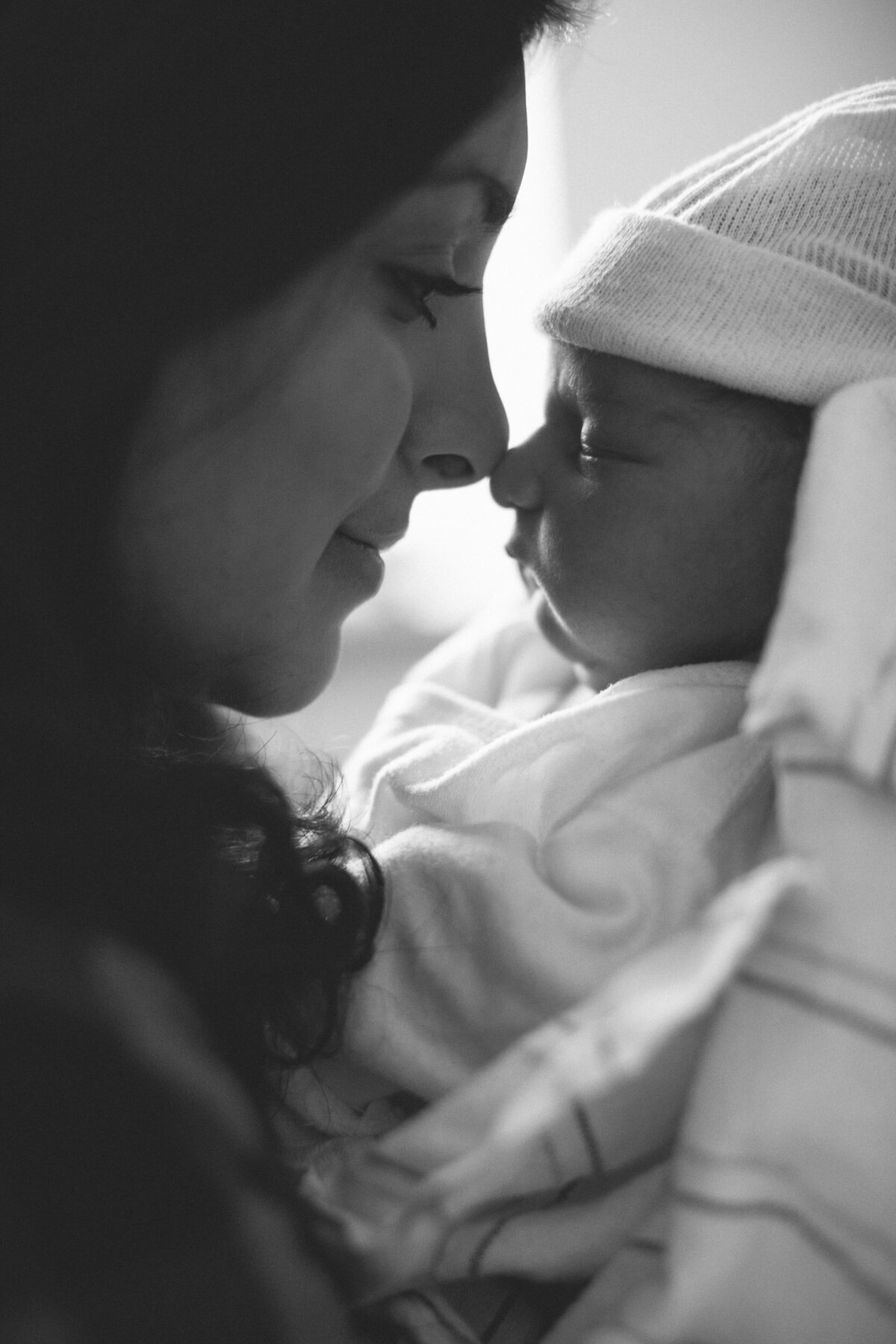 candid-natural-boston-newborn-family-photographer-zev-fisher-010