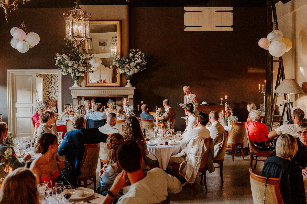 Trouwfotograaf in Zeeland. De leukste trouwlocaties in Zeeland vind je in deze blog. Door everatilroefotografie, trouwfotograaf in Middelburg,Zeeland