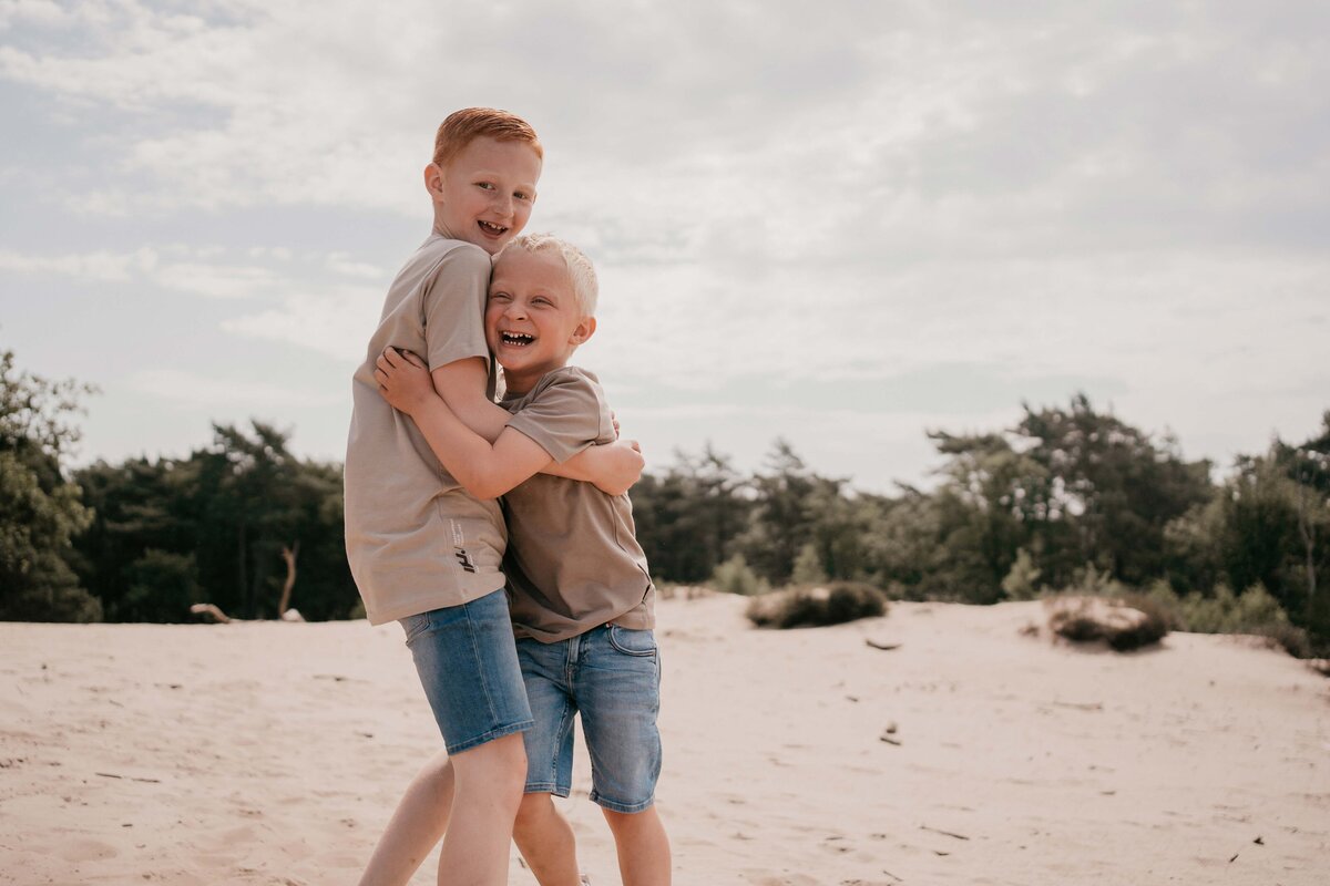 liefdevolle-gezinsfotografie-laren-duinen-leukfotografie (105 van 114)