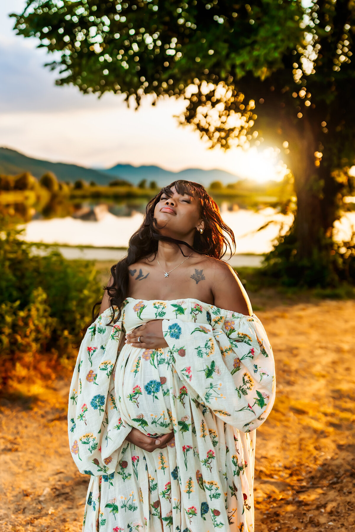 Affordable maternity session on the lake | Burleson, Texas Family and Newborn Photographer