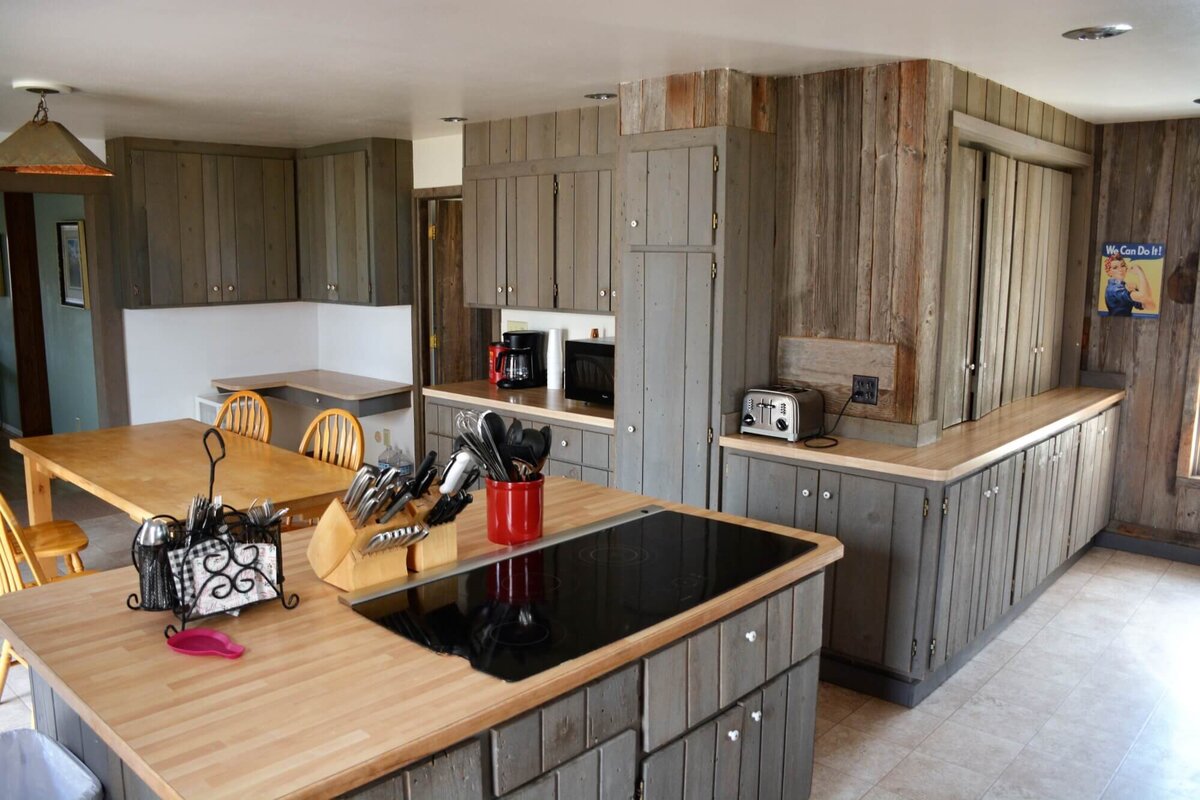 hanging-bull-lodge-kitchen