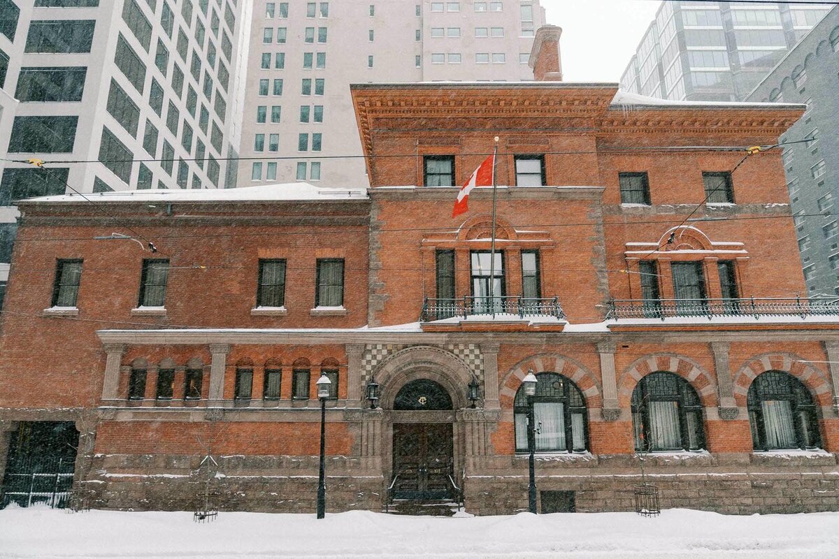 E10-Winter-snowy-engagement-photoshoot-in-Toronto-Zhan-and-Tina-2025-02-16-2500px-1093