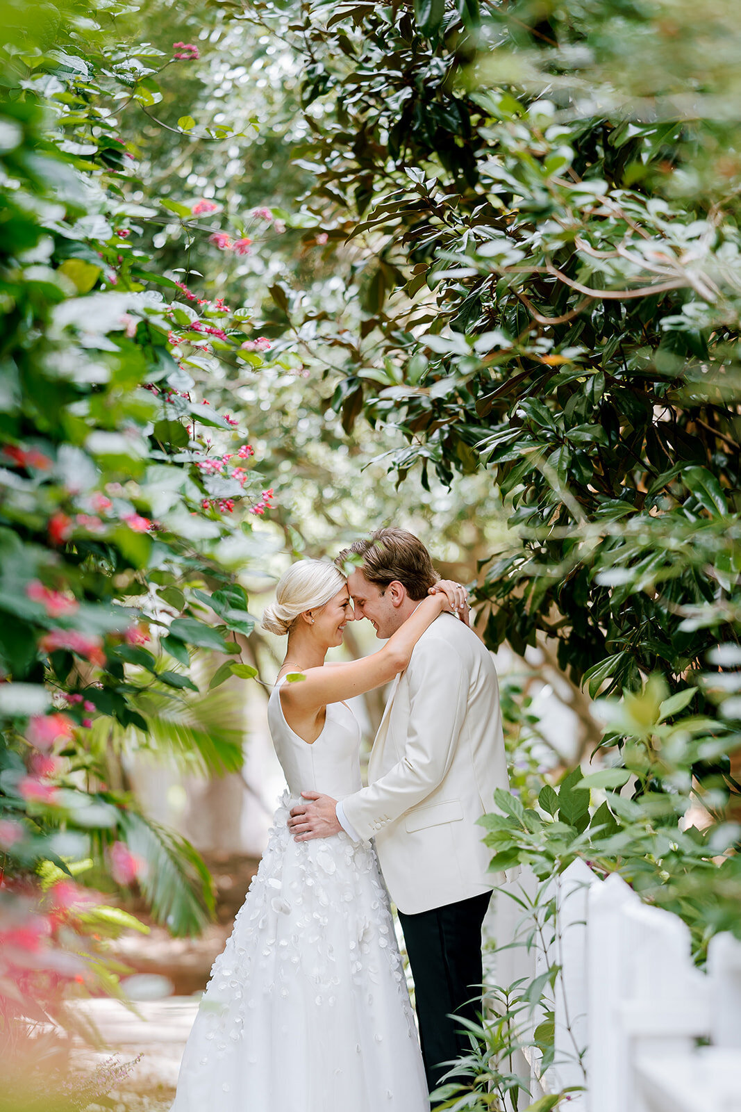 bride-groom-garden