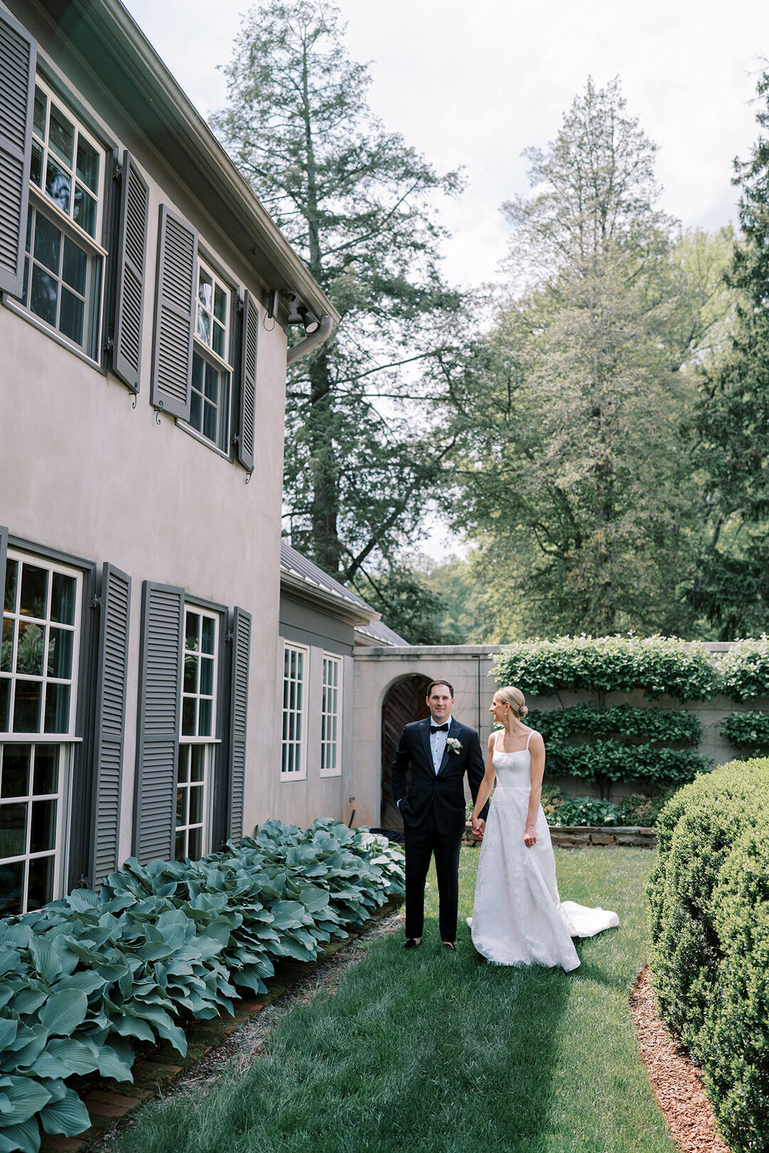 KathleenRob5-3-25GlenstoneGardenVA-VickiGraftonPhotography-243