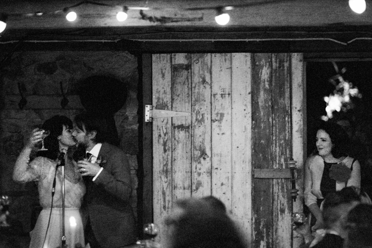35mm-wedding-photos-liljake-Briars-Atlas-3587
