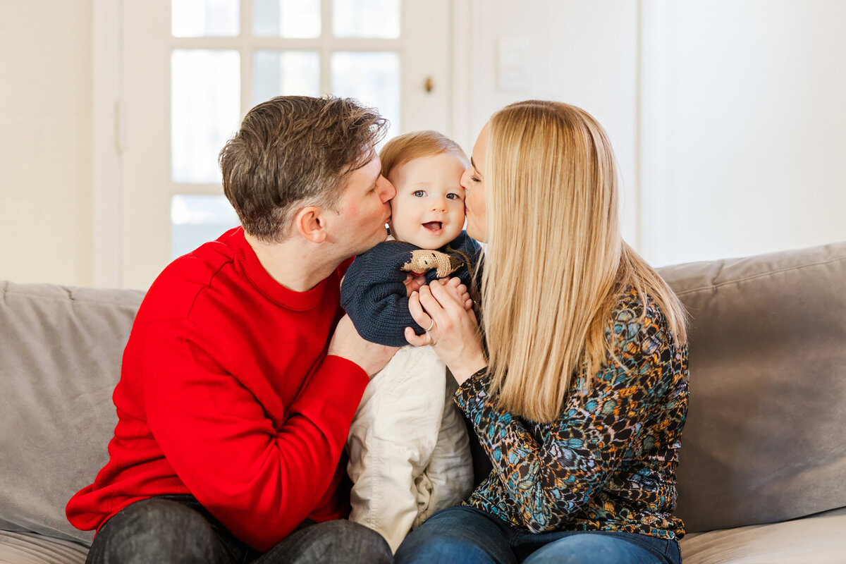 Claire Katan Creative in-home holiday and christmas family photography.