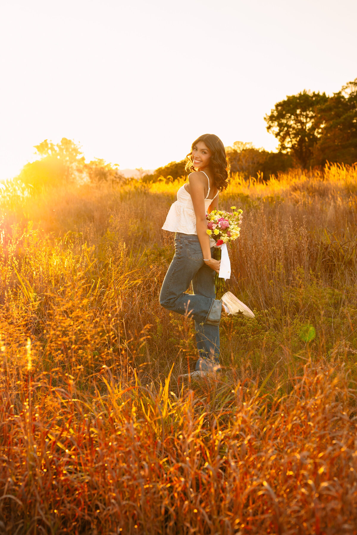 Creative senior photo ideas, senior photos with flower bouquet