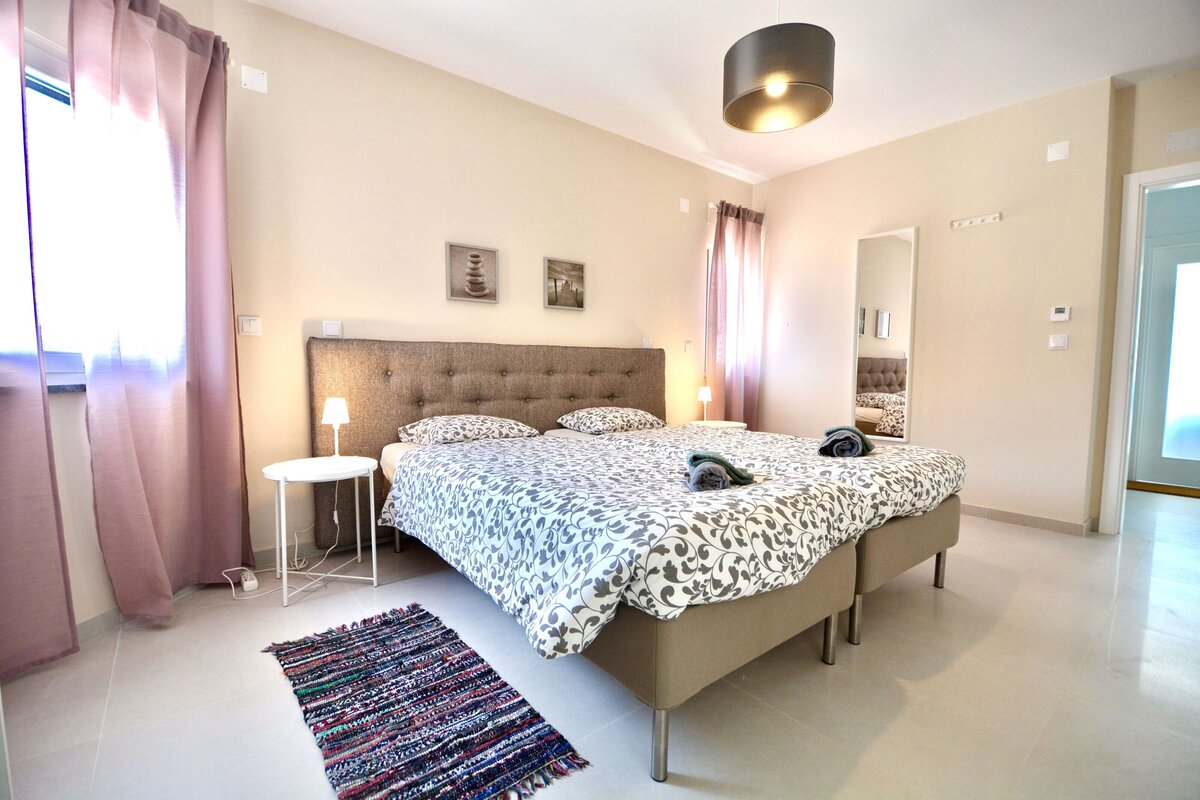 Suite 2