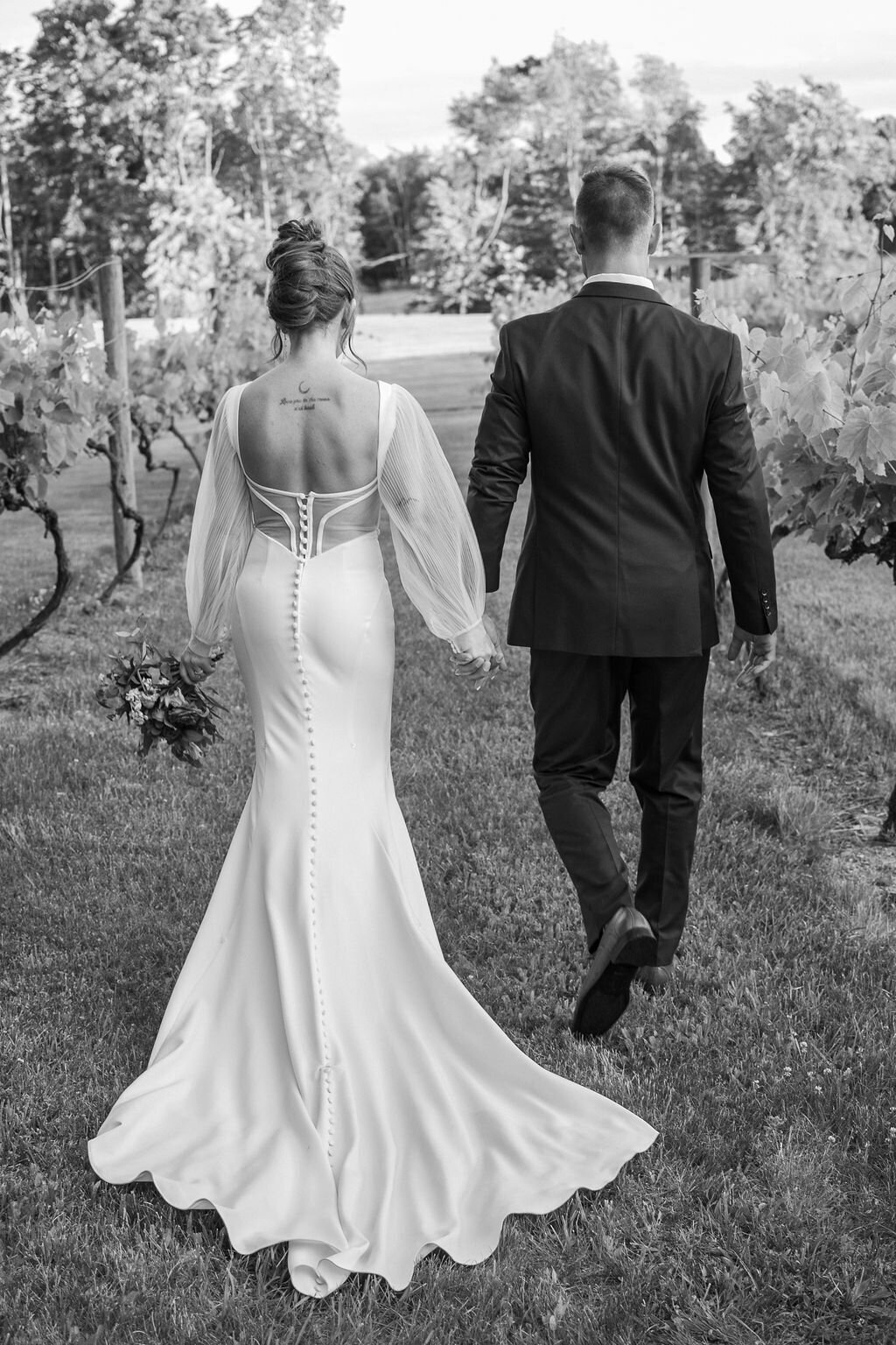 Michigan-Vineyard-Wedding (43)