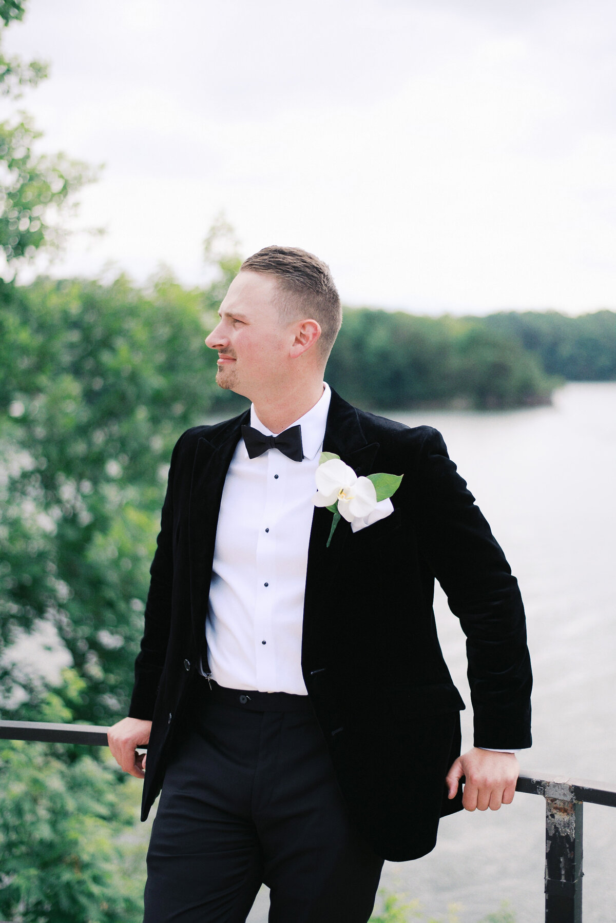 Barn at Smith Lake Wedding Photographer-39