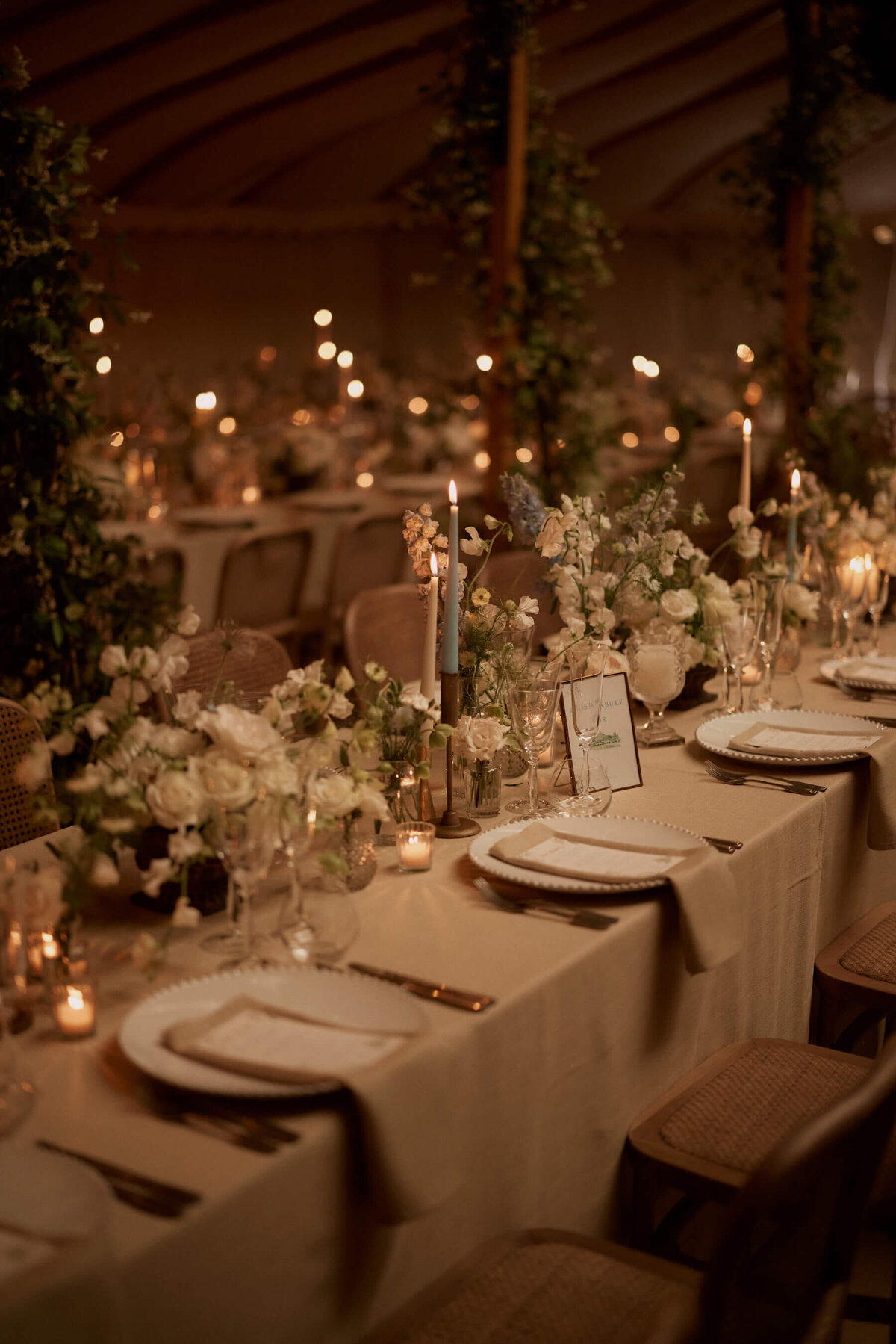 marquee wedding flowers2
