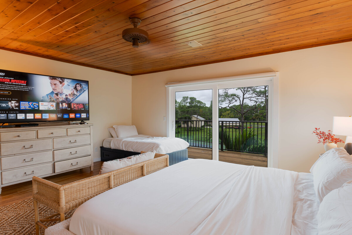 Bedroom 1 (2)